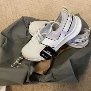 New Balance tennis shoes